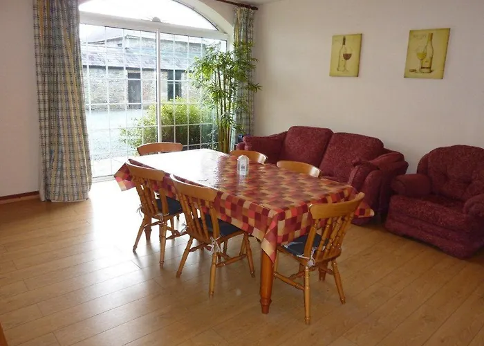 Castlehamilton And Activity Centre *